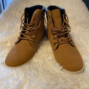Timberland Women’s Boots Dausette Sneaker Boot Wheat Nubuck worn once